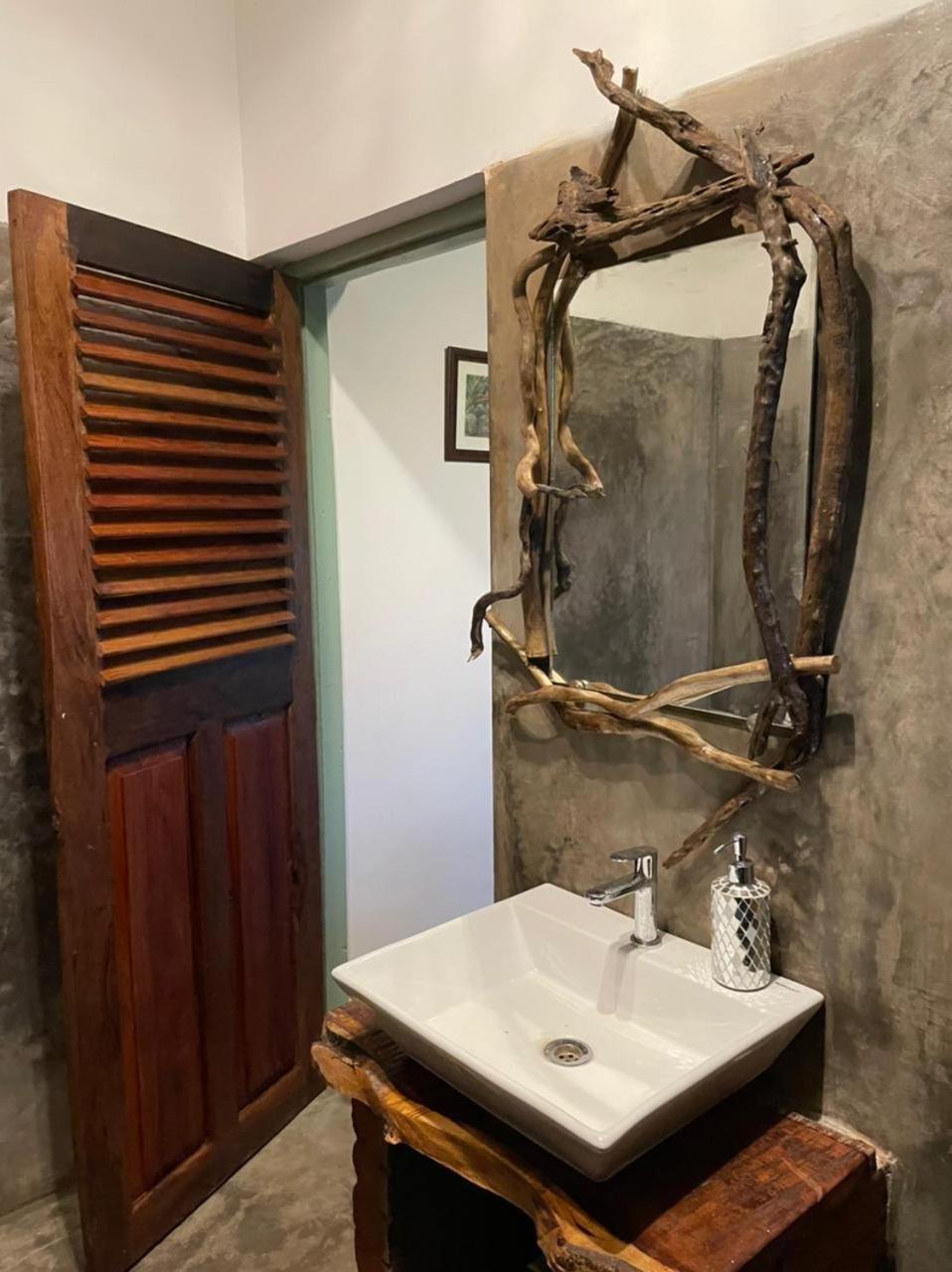 Jardin D'ulysse & Hard Rock Bed & Breakfast Morjim